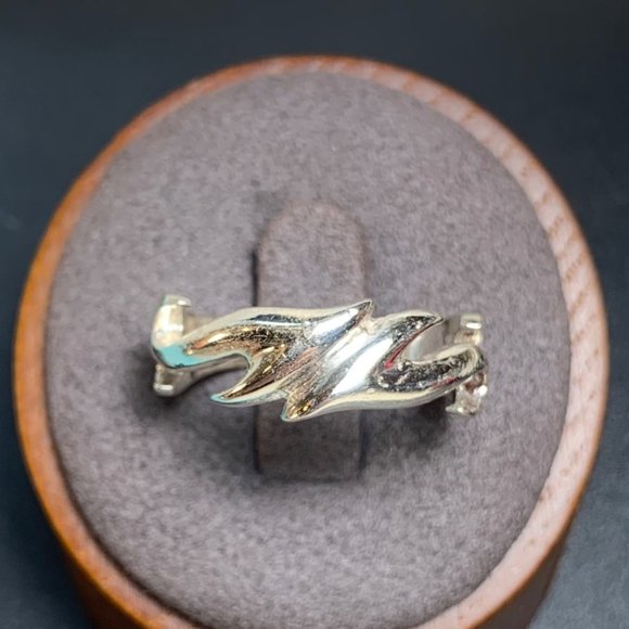 Jewelry - Sterling Silver 925 Flame Thorn Design High Polish Tapered Band Ring SZ 8.5
